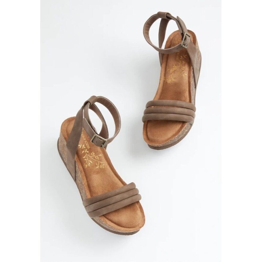 Mauriceβs Cami Comfort WedgeβHeel Size 10β